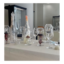 Æstetik x Nina Nørgaard 
.
Vores smykker møder Nina Nørgaards smukke mundblæste glas.
Form, lys og materiale spejler hinanden – og forvandler det velkendte til noget nyt.
.
Udstillingen kan opleves frem til fredag d. 26. september.
.
.
#smykker #glas #håndværk #guldsmed #udstilling #popup @ninanorgaard @aestetikguld