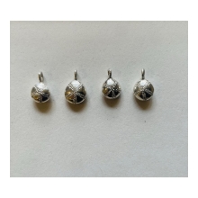 ÆSTETIK × WWF Verdensnaturfonden 

Sammen med Mille Gori har vi skabt en amulet inspireret af barndomsminder, havets magi og kærligheden til naturen.

Vi elsker at skabe smykker, der bærer historier med sig.
Det forstenede søpindsvin er et lille stykke danmarkshistorie – millioner af år gammelt og en påmindelse om hvor vi kommer fra, og hvor skrøbelig naturen er.
Et symbol på nærvær og kærlighed fra generation til generation.

Fra 3. marts kan amuletten købes i ÆSTETIK og på WWF’s hjemmeside i anledning af Verdensnaturdagen.

Hele marts går alt overskud fra salget af sølvamuletten til WWF 🤍

* Sølv 900 kr 
* Guld fra 8.900 kr
købes i en smuk grøn silkesnor 

@millegori @wwfdk 
@patriciatind @sidselgotke