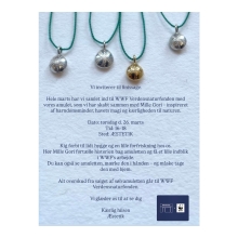 Vi inviterer til finissage.

Hele marts har vi samlet ind til WWF Verdensnaturfonden med vores amulet, som vi har skabt sammen med Mille Gori – inspireret af barndomsminder, havets magi og kærligheden til naturen.

Dato: torsdag d. 26. marts
Tid: 16–18
Sted: ÆSTETIK

Kig forbi til lidt hygge hos os.
Hør Mille Gori fortælle historien bag amuletten og få et lille indblik i WWF’s arbejde.
Du kan også se amuletten, mærke den i hånden – og måske tage den med hjem.

Alt overskud fra salget af sølvamuletten går til WWF Verdensnaturfonden.

Vi glæder os til at se dig

Kærlig hilsen 
Æstetik