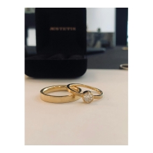 Alle vores vielsesringe er håndlavet, og bliver lavet på baggrund af en hyggelig samtale om klædelighed, brugbarhed, symbolværdier og funktion. 🤍🤍
.
I er velkomne til at kontakte os for et personligt møde på telefon eller via mail og selvfølgelig også velkomne til at lægge vejen forbi forretningen når som helst. 
🤍🤍🤍🤍