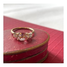 Ædelstensring med smuk morganit og funklende diamanter 🤍☀️
.
specialbestilling